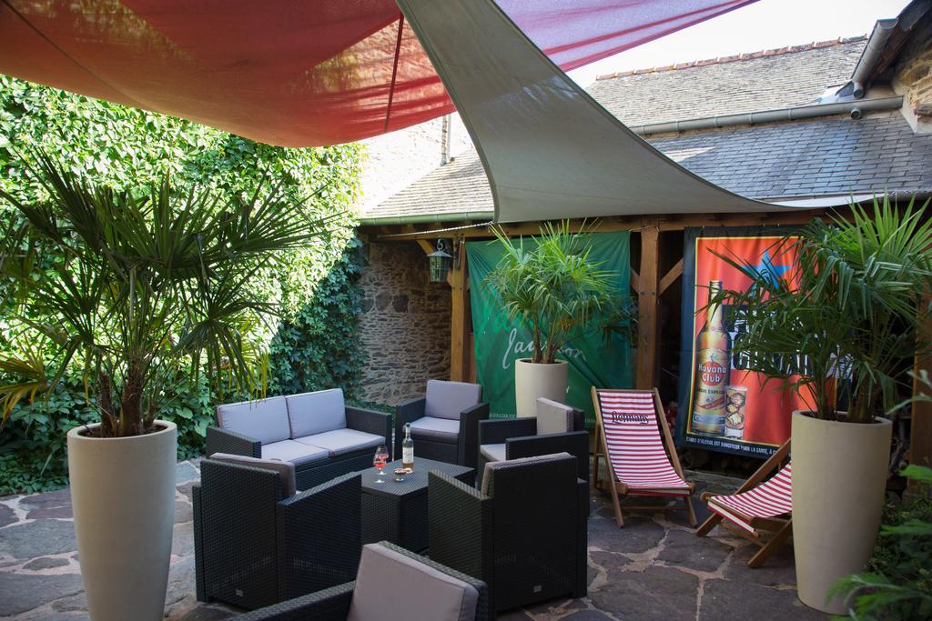 Le Cafe Du Village - Bar A Cocktails & A Ambiance โลแอค ภายนอก รูปภาพ