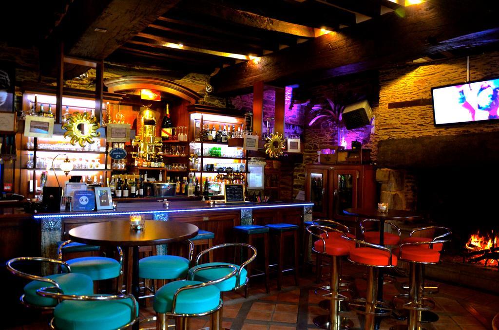 Le Cafe Du Village - Bar A Cocktails & A Ambiance โลแอค ภายนอก รูปภาพ