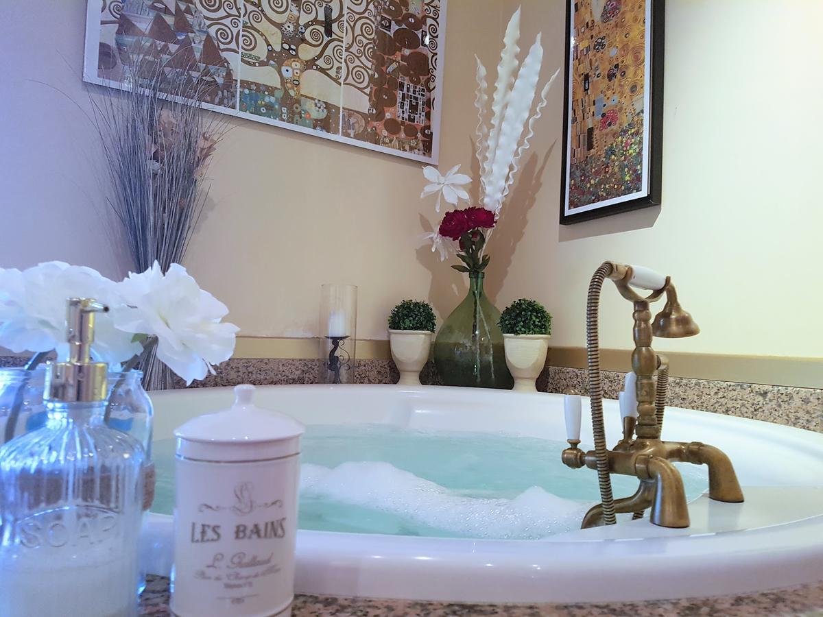 Le Cafe Du Village - Bar A Cocktails & A Ambiance โลแอค ภายนอก รูปภาพ